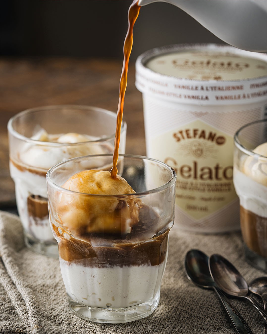 What’s affogato (Italian word for «drowned»)? Think of it as a sundae for adults that has it all: the hot, the cold, the bitter, the sweet AND the easy to make factor. Two ingredients, three steps. Yes, you read that right. Pour a shot of espresso over vanilla gelato. That’s it.