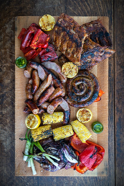 What could be more inviting than a mountain of mixed grills? There is something to please everyone. Invite your friends and neighbours, it's summertime!