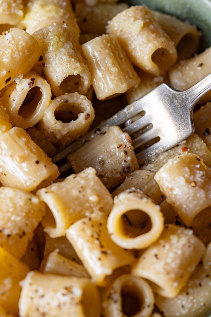 Mezzi rigatoni cacio e pepe